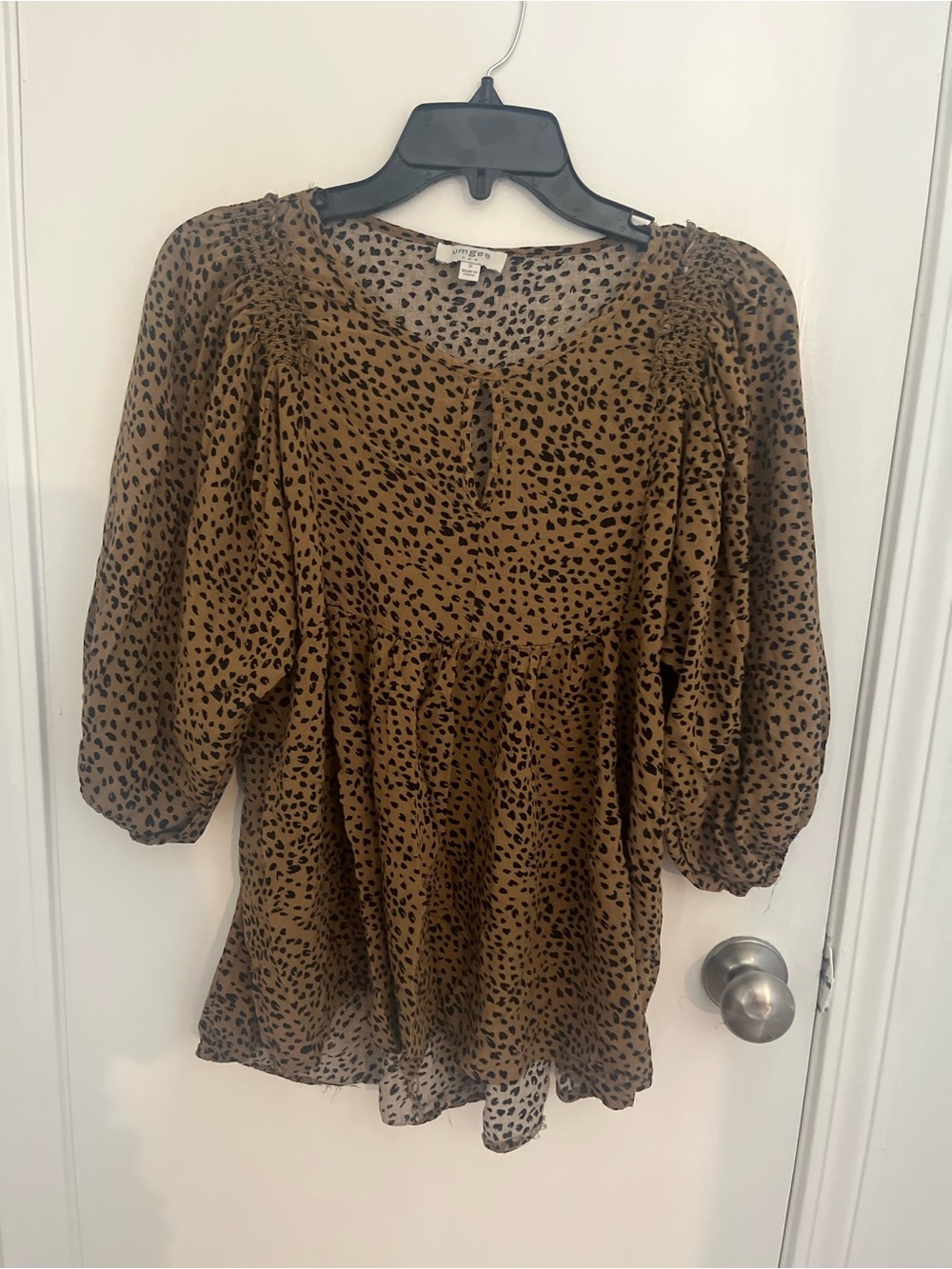 Umgee Brand women’s ' Brown Leopard Print Puff Sleeve blouse